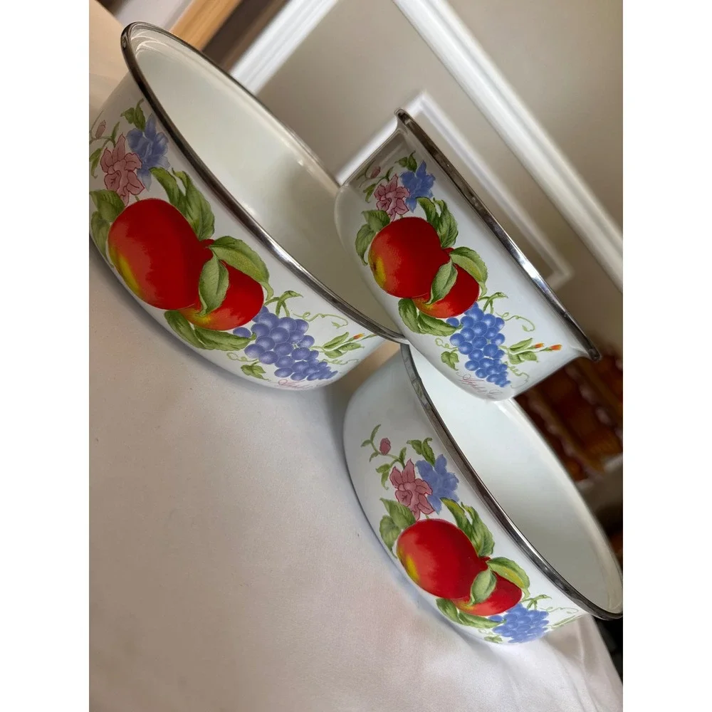 Vintage Style Enamelware Fruit Nesting Bowls Set of 3 with 1 Lid Apple Grapes